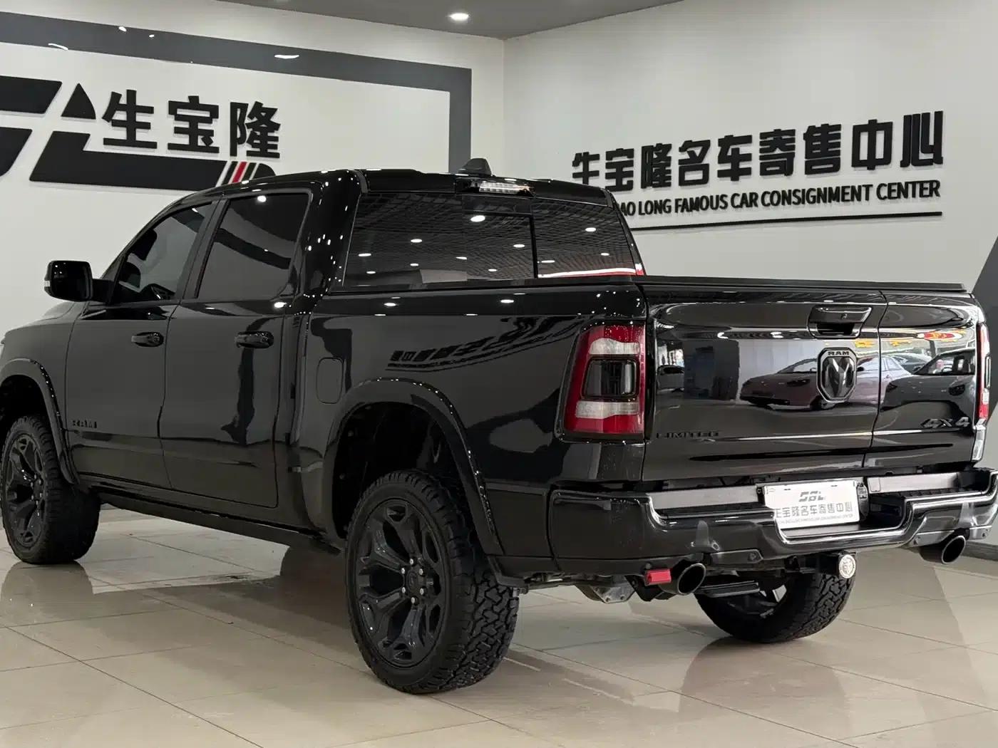 RAM Trucks 2022 5.7L Dark Night Limited Edition — миниатюра 6