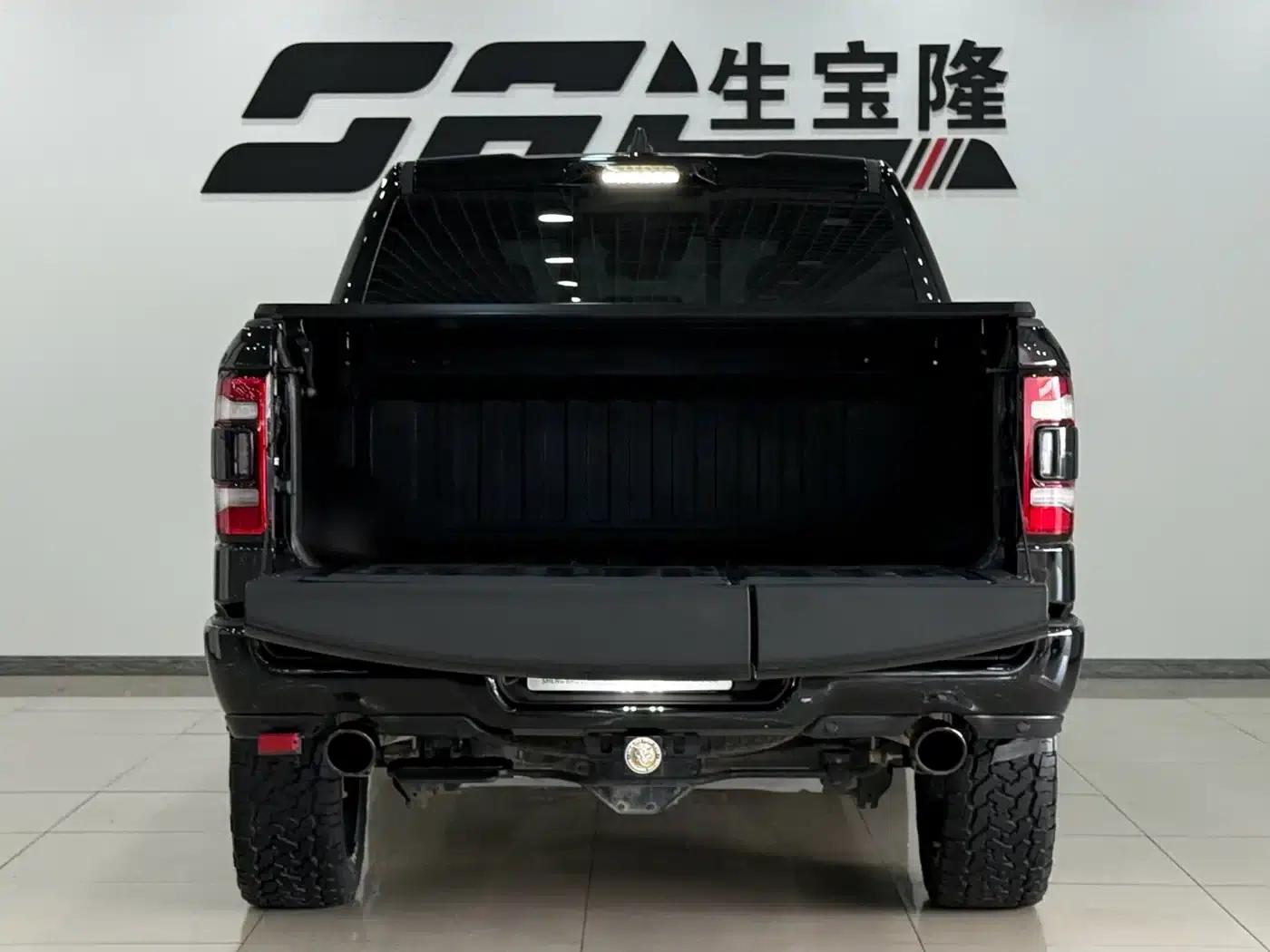 RAM Trucks 2022 5.7L Dark Night Limited Edition — миниатюра 7