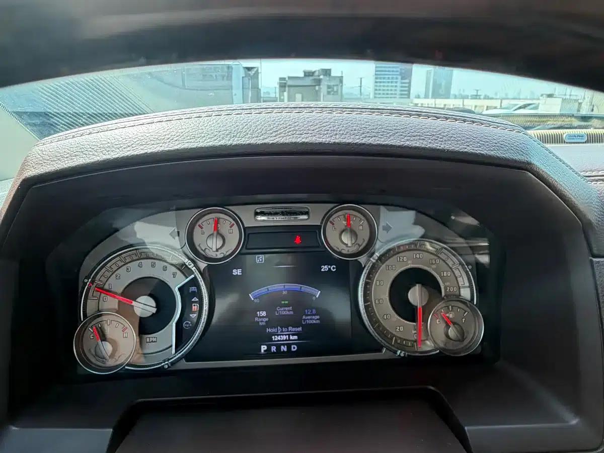 RAM Trucks 2013 1500 5.7L — миниатюра 17