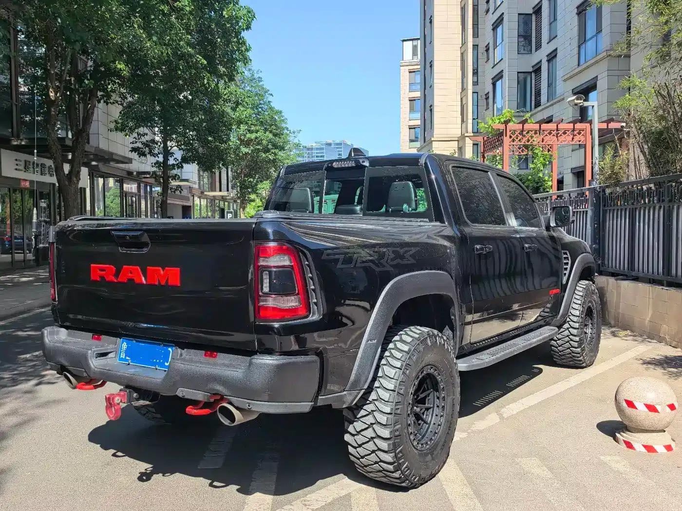RAM Trucks Tyrannosaurus Rex 2024 6.2T Automatic — миниатюра 12