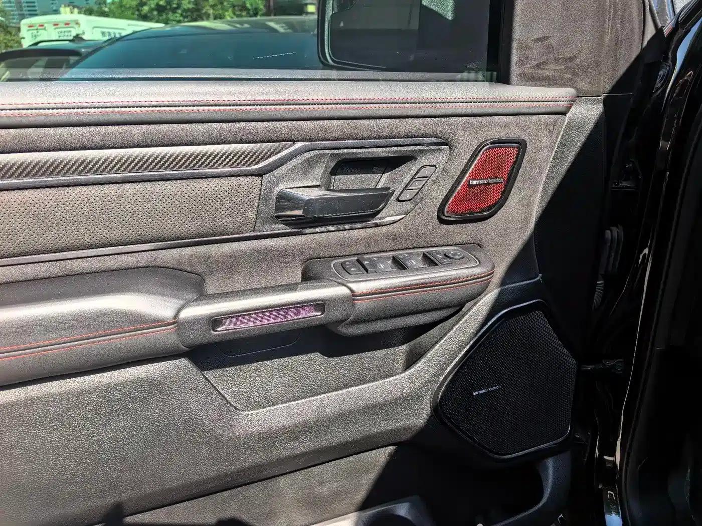 RAM Trucks Tyrannosaurus Rex 2024 6.2T Automatic — миниатюра 6