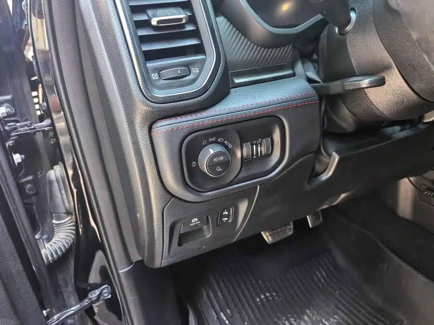 RAM Trucks Tyrannosaurus Rex 2024 6.2T Automatic — миниатюра 8