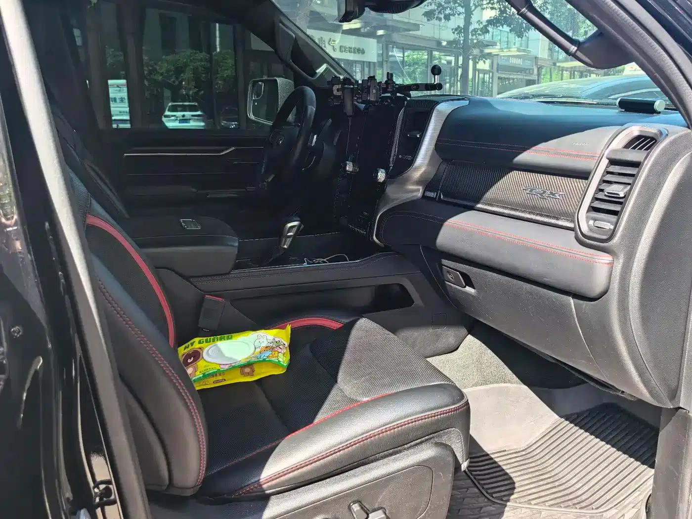 RAM Trucks Tyrannosaurus Rex 2024 6.2T Automatic — миниатюра 10