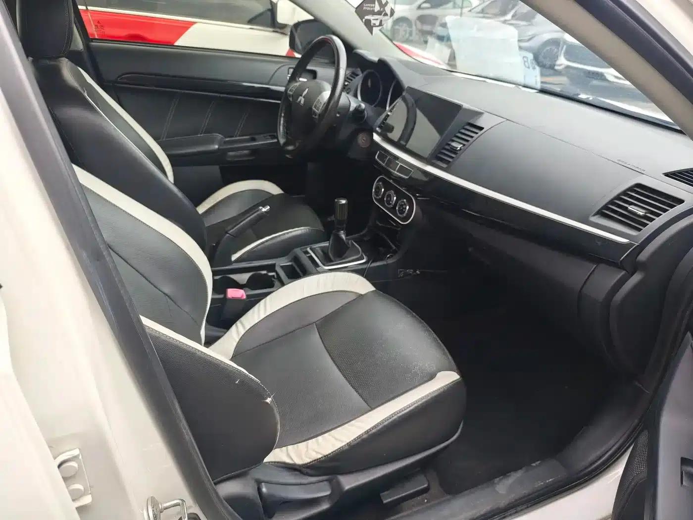 Lancer EX 2016 1.8L Manual Black and White Reissue — миниатюра 8