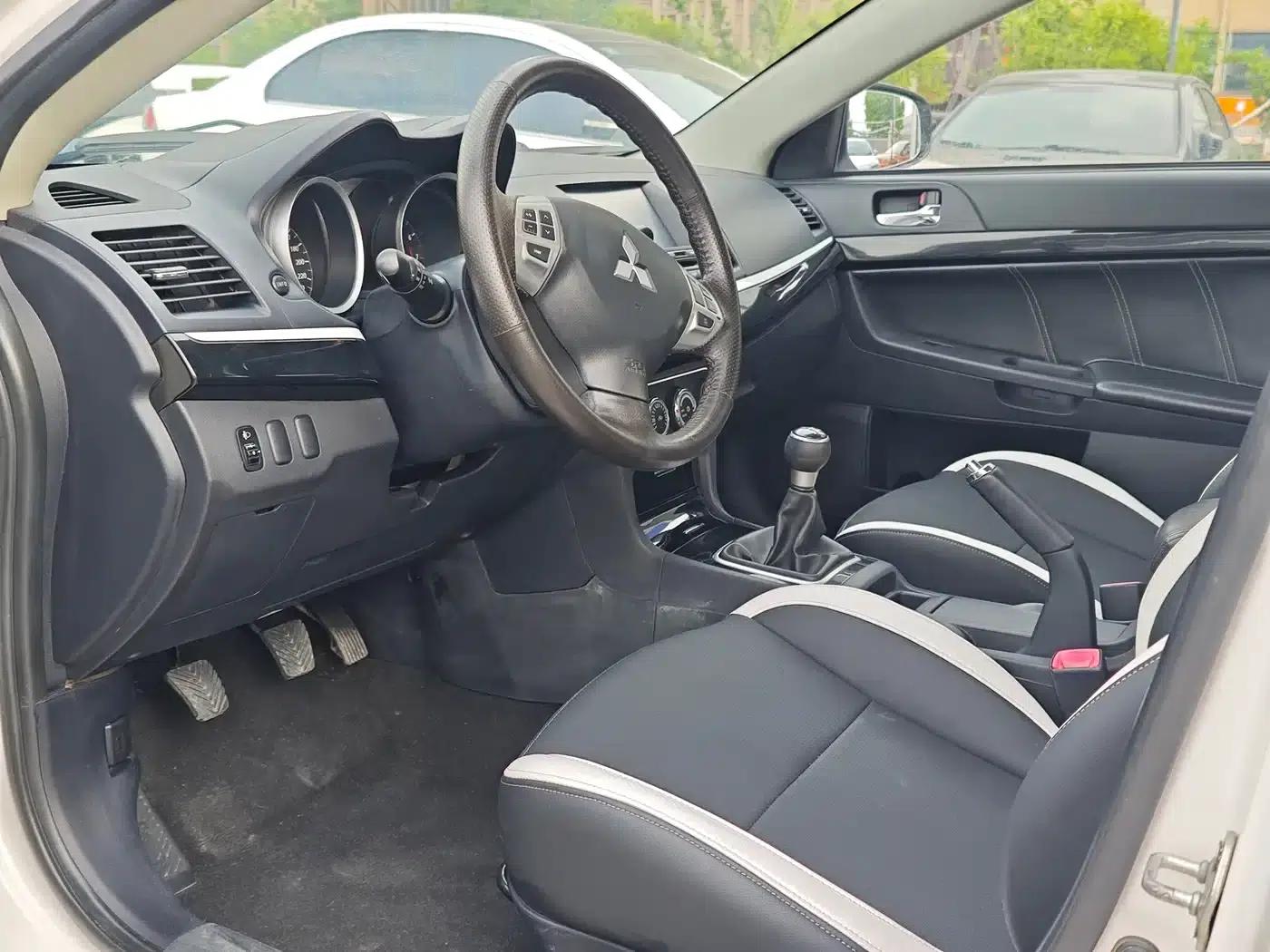 Lancer EX 2016 1.8L Manual Black and White Reissue — миниатюра 4