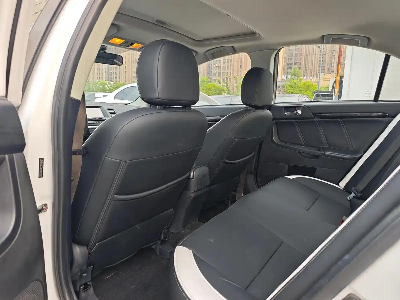 Lancer EX 2016 1.8L Manual Black and White Reissue — миниатюра 5