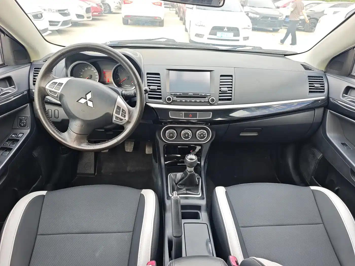 Lancer EX 2016 1.8L Manual Black and White Reissue — миниатюра 6