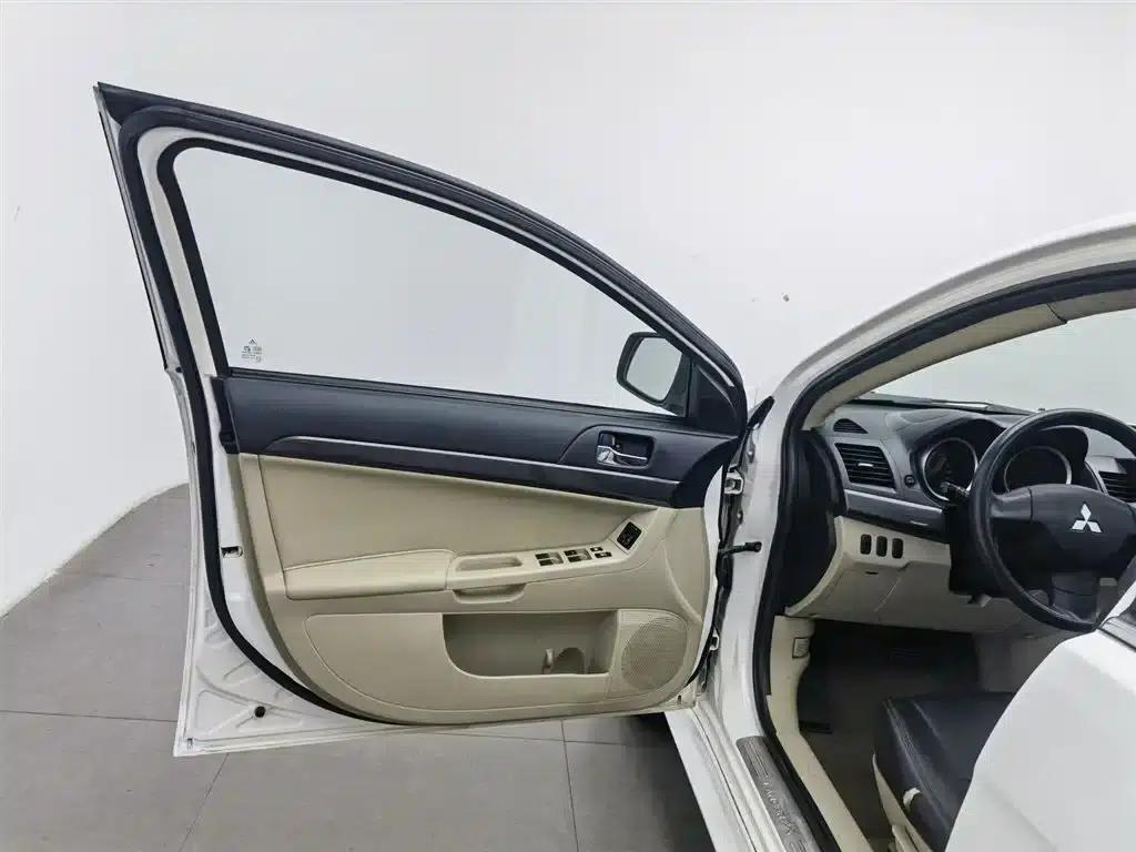 Lancer EX 2012 Lunar New Year Edition 1.8L CVT Comfort — миниатюра 8