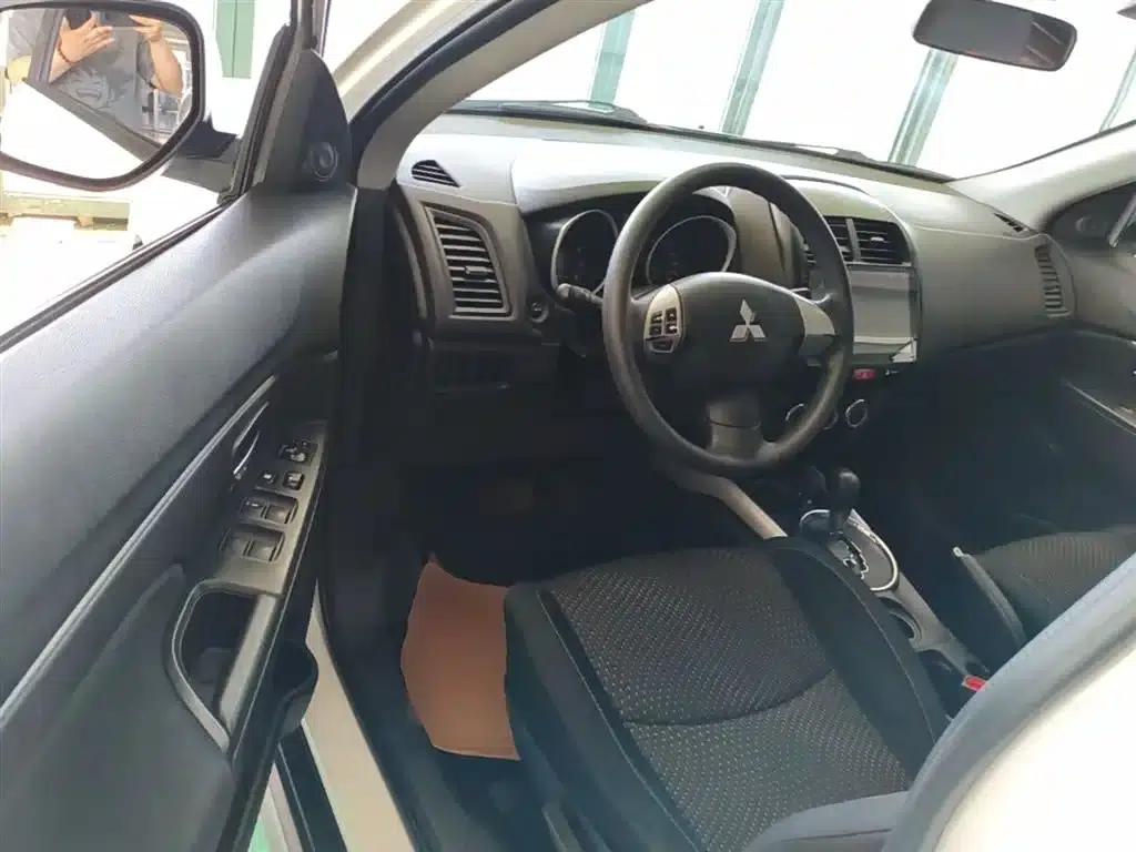 2013 ASX 2.0L CVT 2WD Elite Edition — миниатюра 16