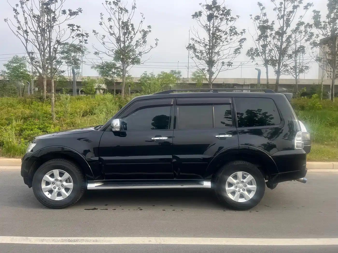 2016 Pajero (Imported) 3.0L Automatic Luxury Edition (National IV Emission Standard) — миниатюра 3