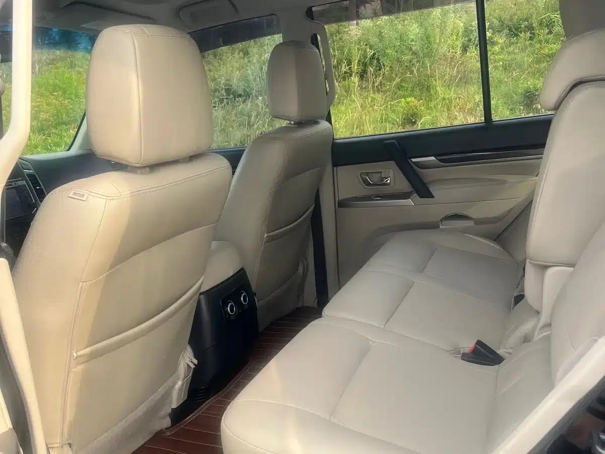 2016 Pajero (Imported) 3.0L Automatic Luxury Edition (National IV Emission Standard) — миниатюра 4