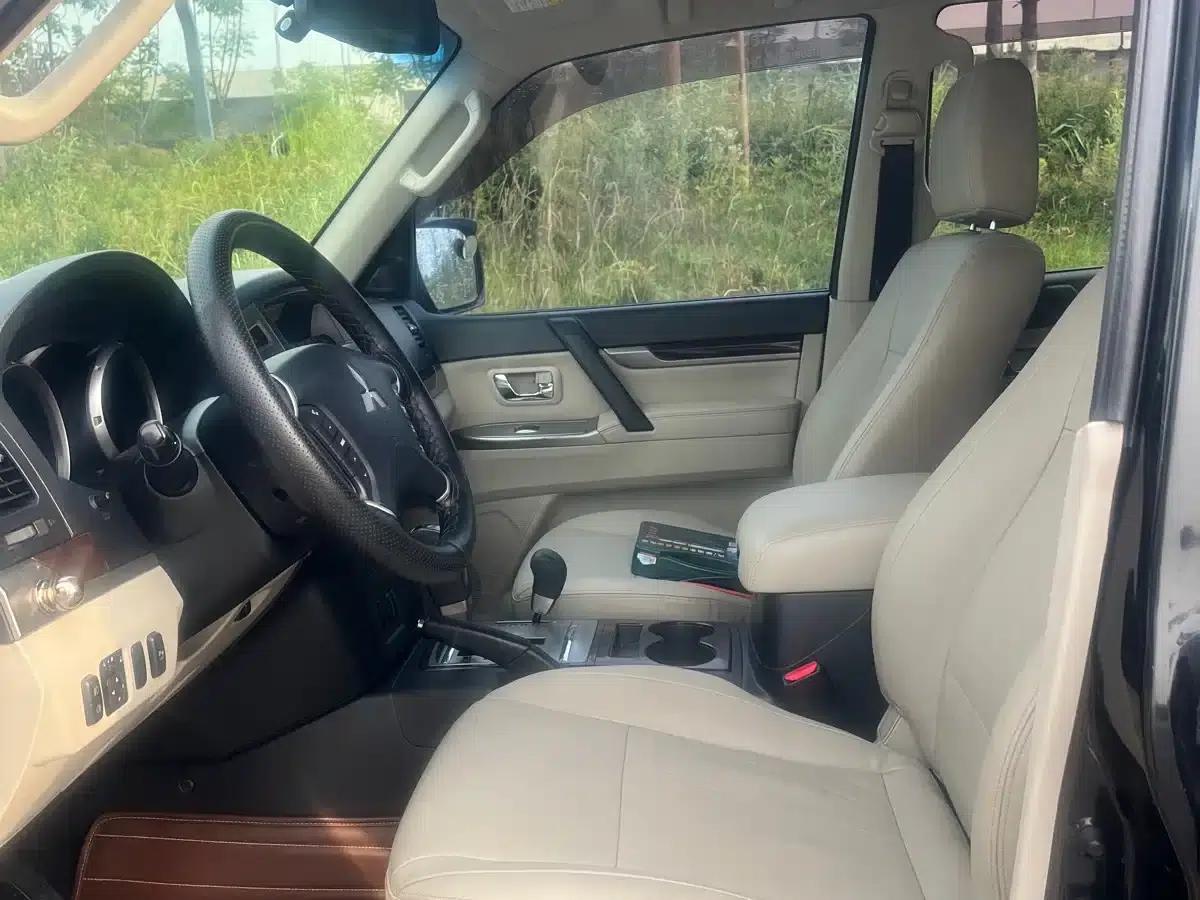 2016 Pajero (Imported) 3.0L Automatic Luxury Edition (National IV Emission Standard) — миниатюра 5