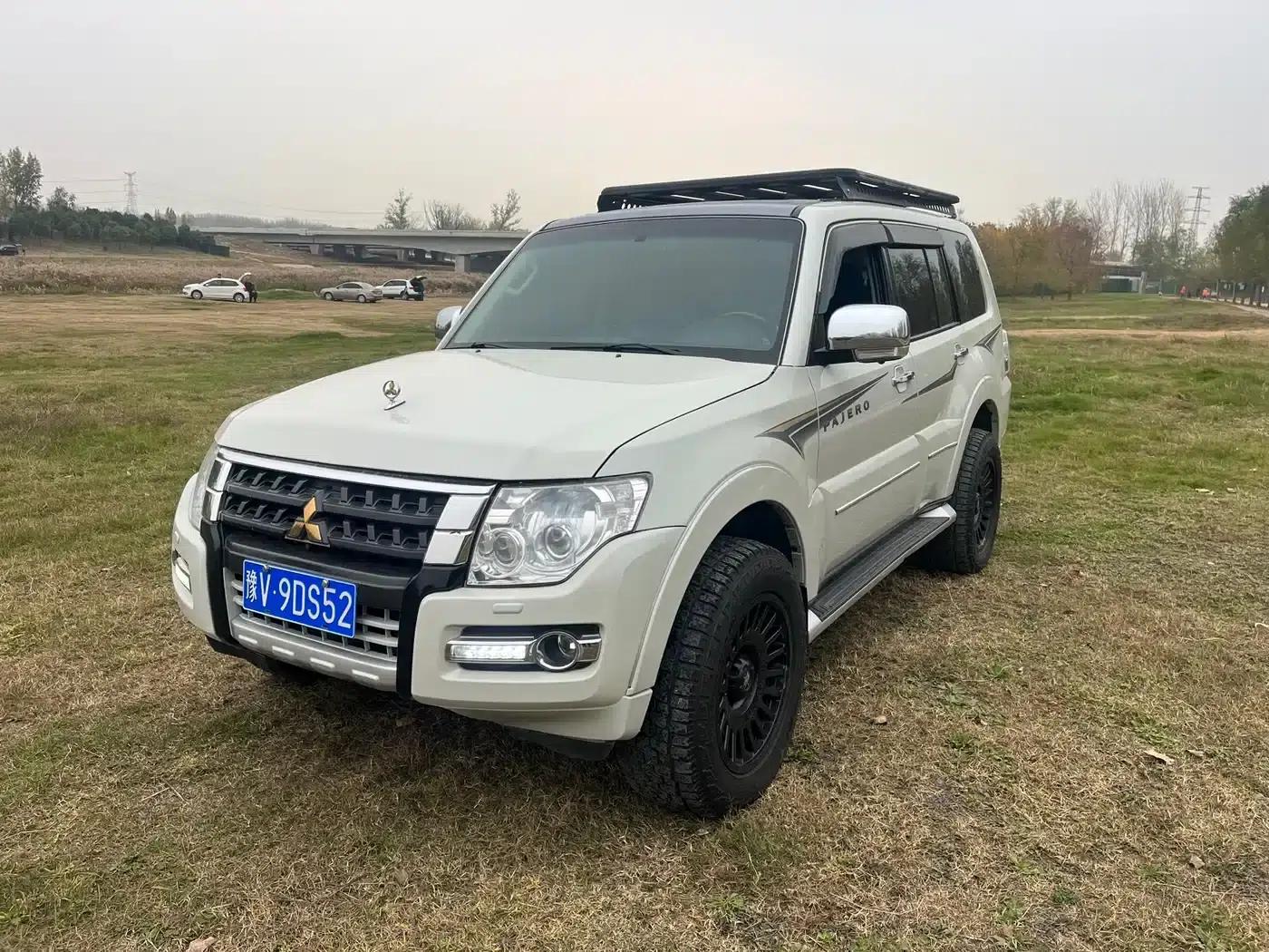 2019 Pajero Imported 3.0L Automatic Luxury Edition — миниатюра 1