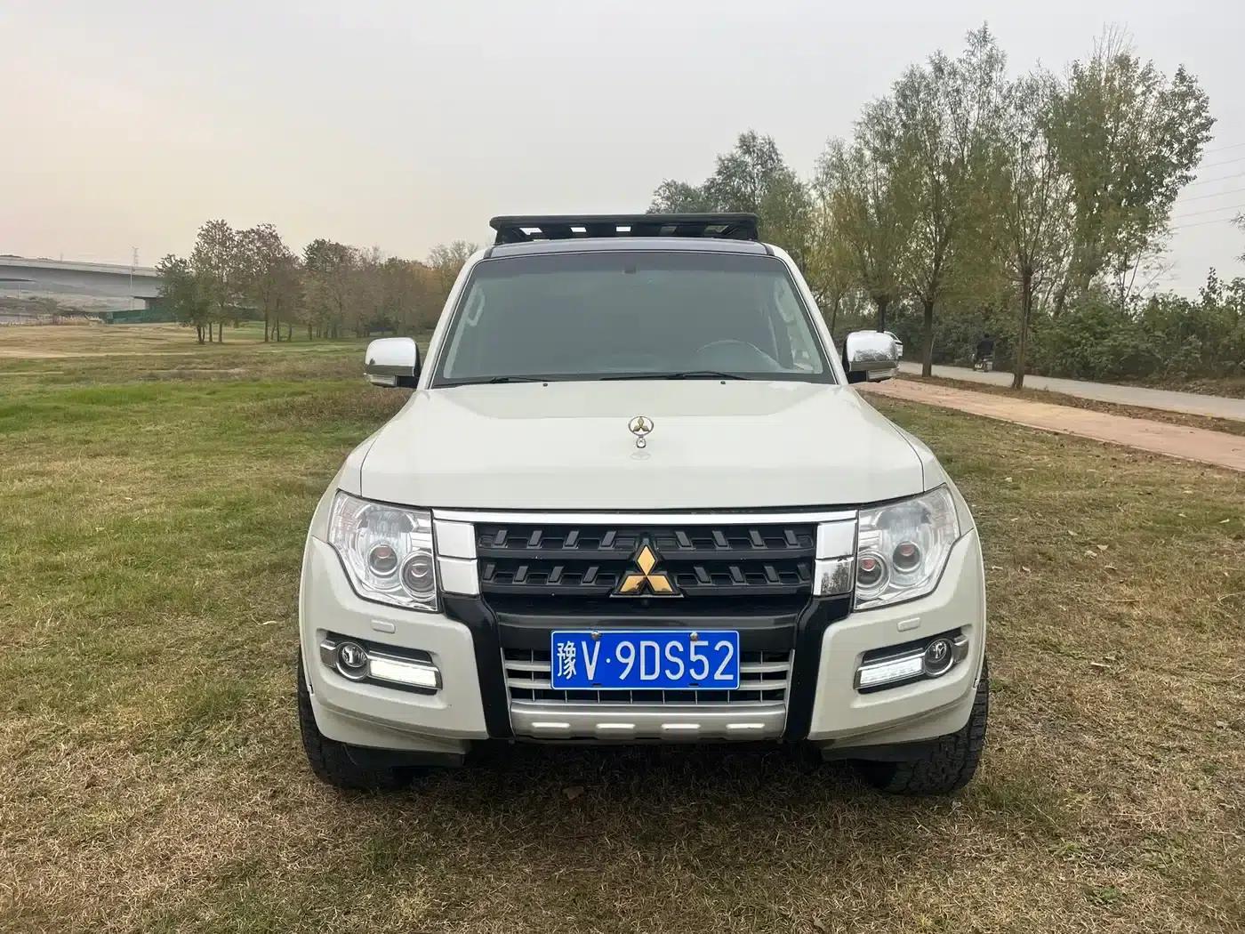 2019 Pajero Imported 3.0L Automatic Luxury Edition — миниатюра 2