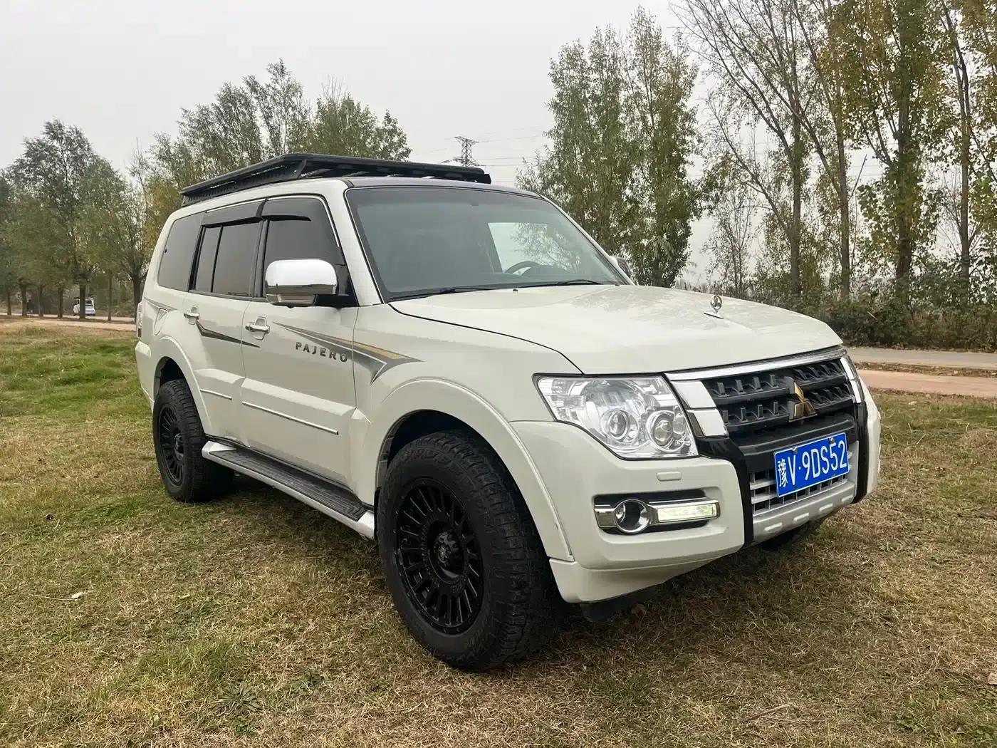 2019 Pajero Imported 3.0L Automatic Luxury Edition — миниатюра 3