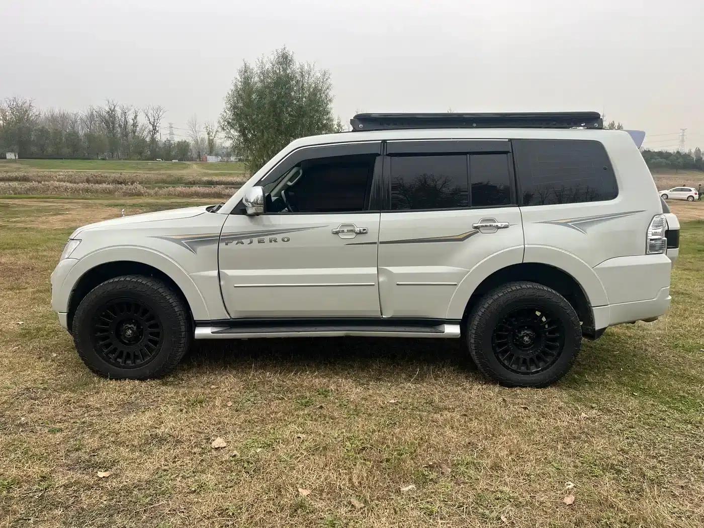 2019 Pajero Imported 3.0L Automatic Luxury Edition — миниатюра 4