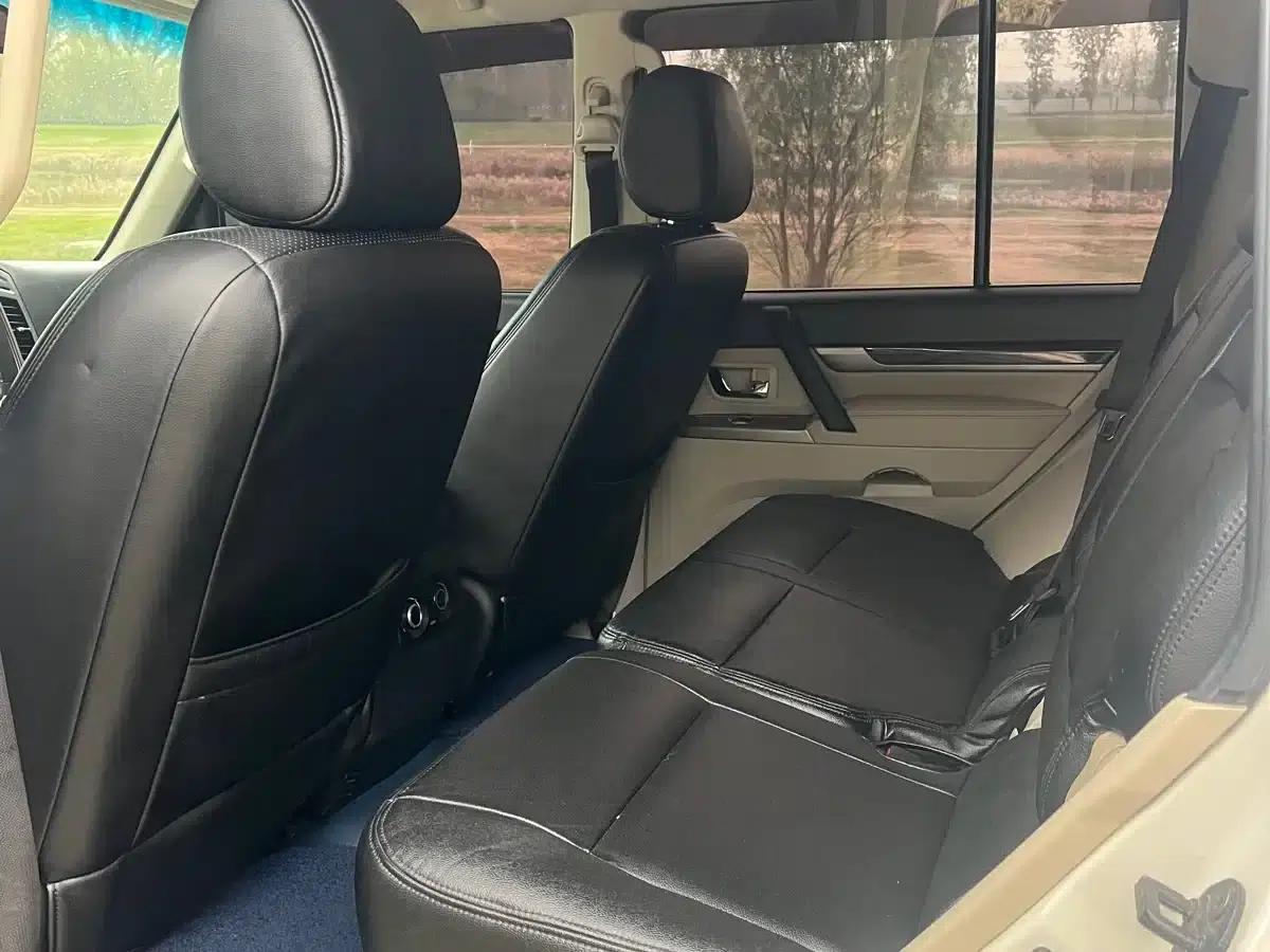 2019 Pajero Imported 3.0L Automatic Luxury Edition — миниатюра 5