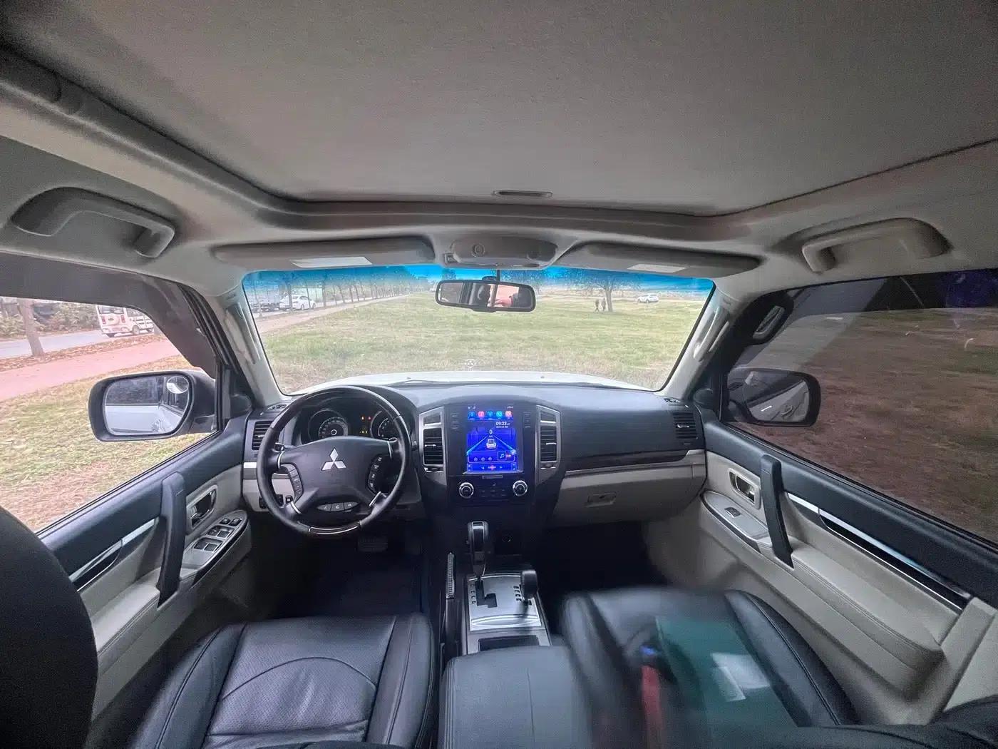 2019 Pajero Imported 3.0L Automatic Luxury Edition — миниатюра 6