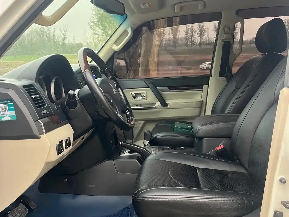 2019 Pajero Imported 3.0L Automatic Luxury Edition — миниатюра 7