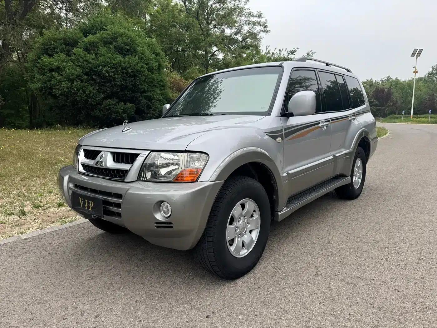 2011 Pajero (Imported) 3.0L Luxury Edition — миниатюра 3