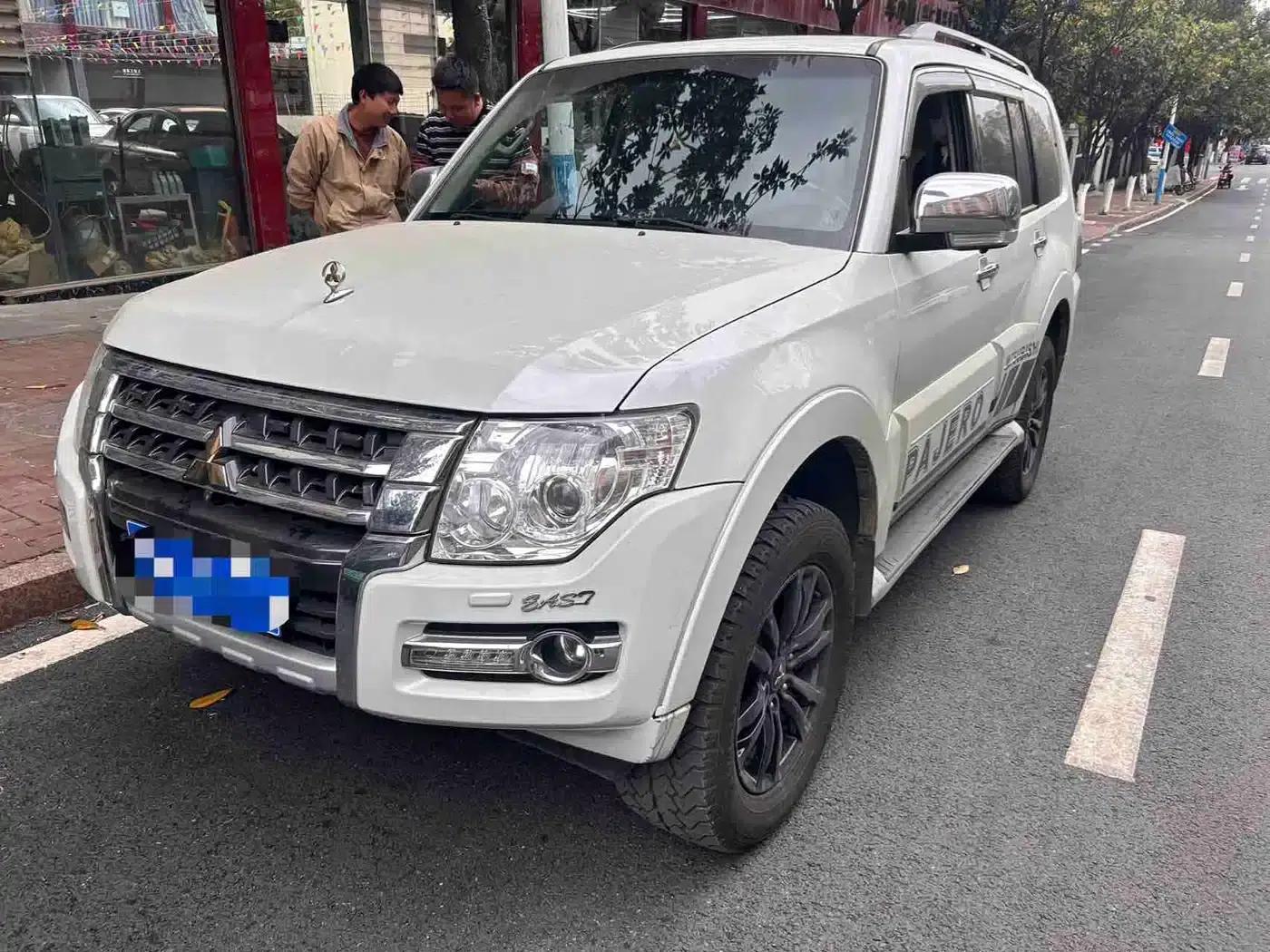 2019 Pajero (Imported) V97 3.8L GLS Middle East Version — миниатюра 1