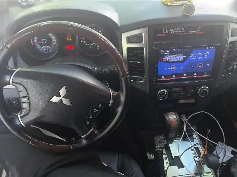 2019 Pajero (Imported) 3.0L Automatic Premium Edition — миниатюра 12