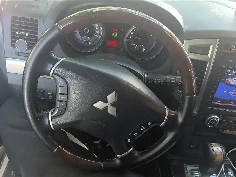 2019 Pajero (Imported) 3.0L Automatic Premium Edition — миниатюра 15