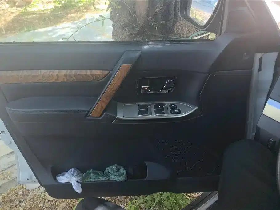 2019 Pajero (Imported) 3.0L Automatic Premium Edition — миниатюра 7