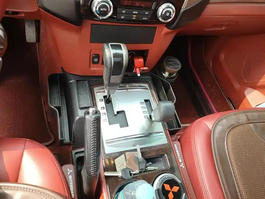 2019 Pajero (Imported) 3.8L Automatic — миниатюра 16