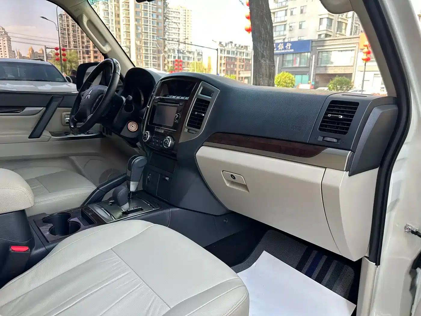2019 Pajero V97 (Imported) 3.8L Middle East Version — миниатюра 15