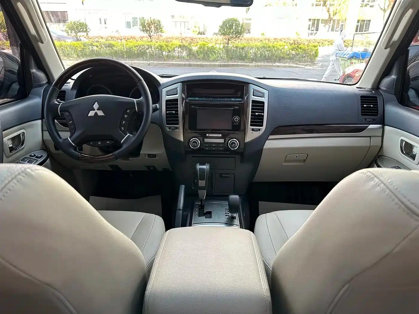 2019 Pajero V97 (Imported) 3.8L Middle East Version — миниатюра 7