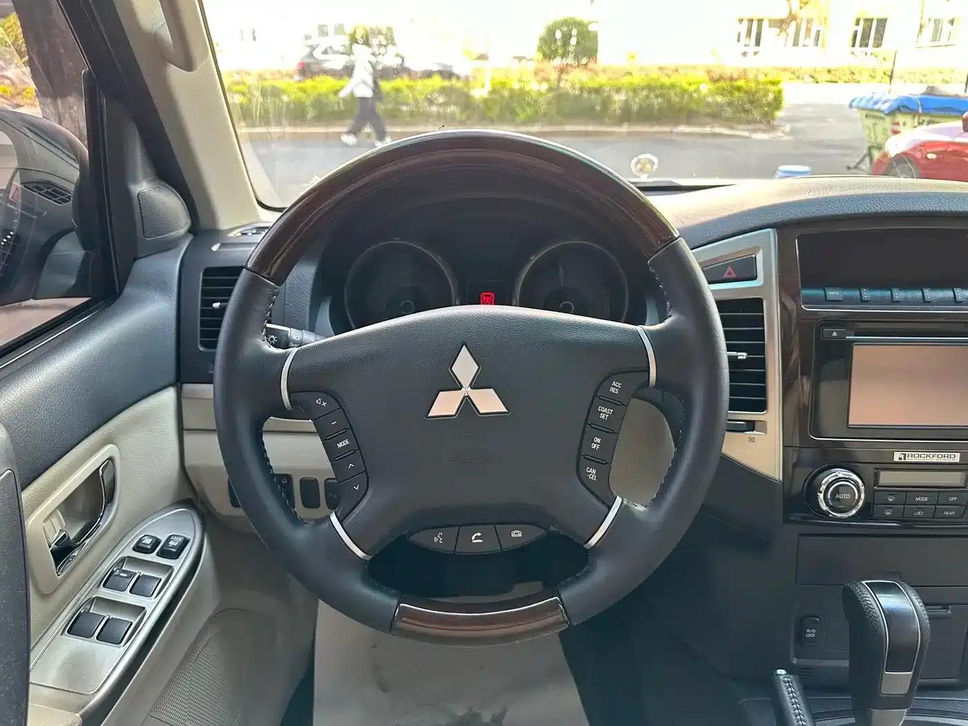 2019 Pajero V97 (Imported) 3.8L Middle East Version — миниатюра 9