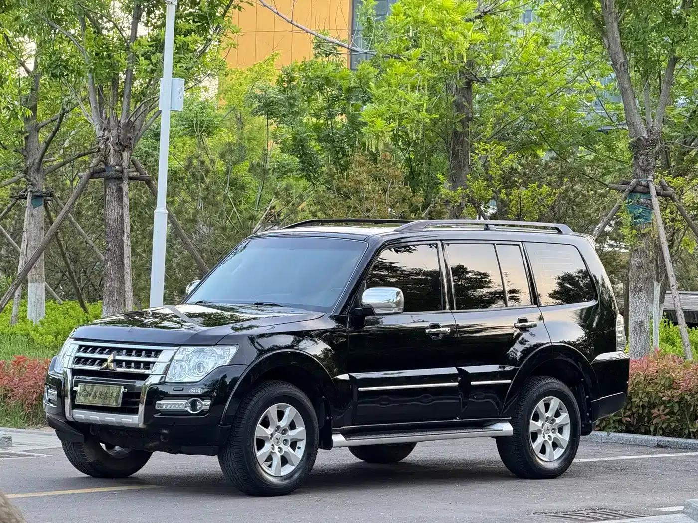 2018 Pajero (Imported) 3.0L Automatic Luxury Edition — миниатюра 1