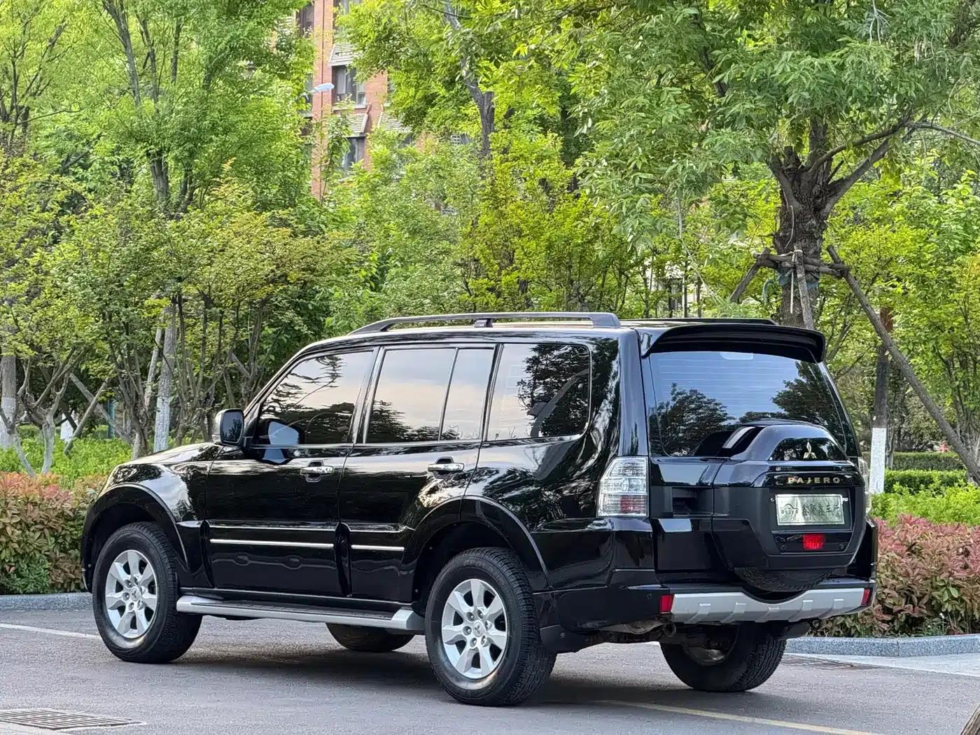 2018 Pajero (Imported) 3.0L Automatic Luxury Edition — миниатюра 13