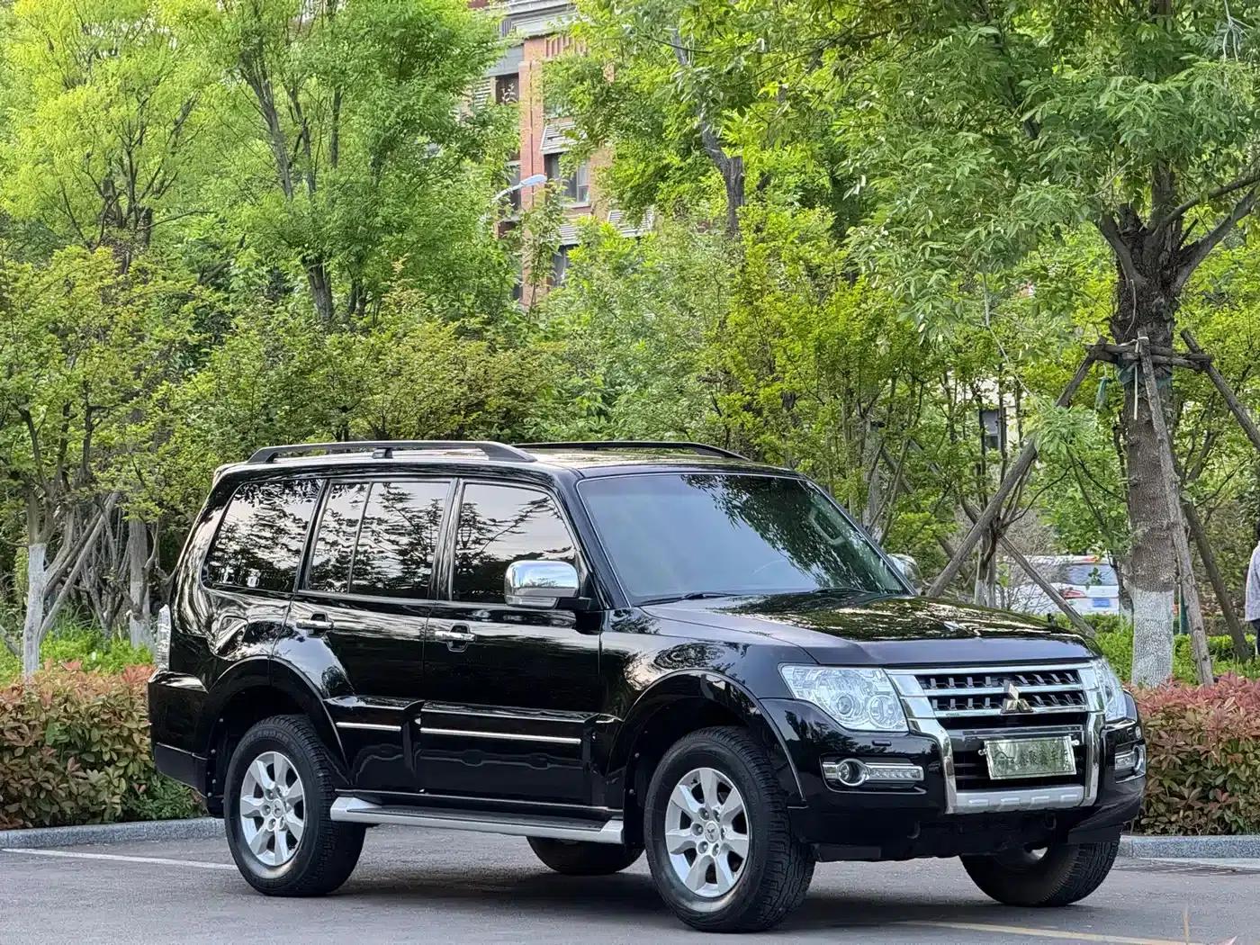 2018 Pajero (Imported) 3.0L Automatic Luxury Edition — миниатюра 3