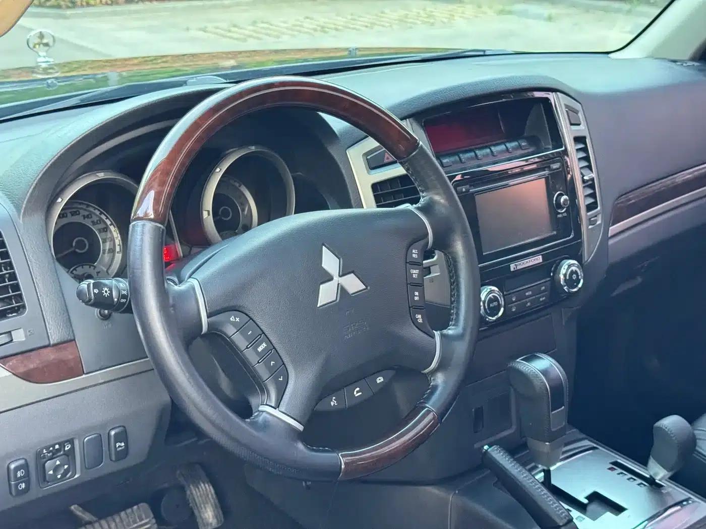 2018 Pajero (Imported) 3.0L Automatic Luxury Edition — миниатюра 5