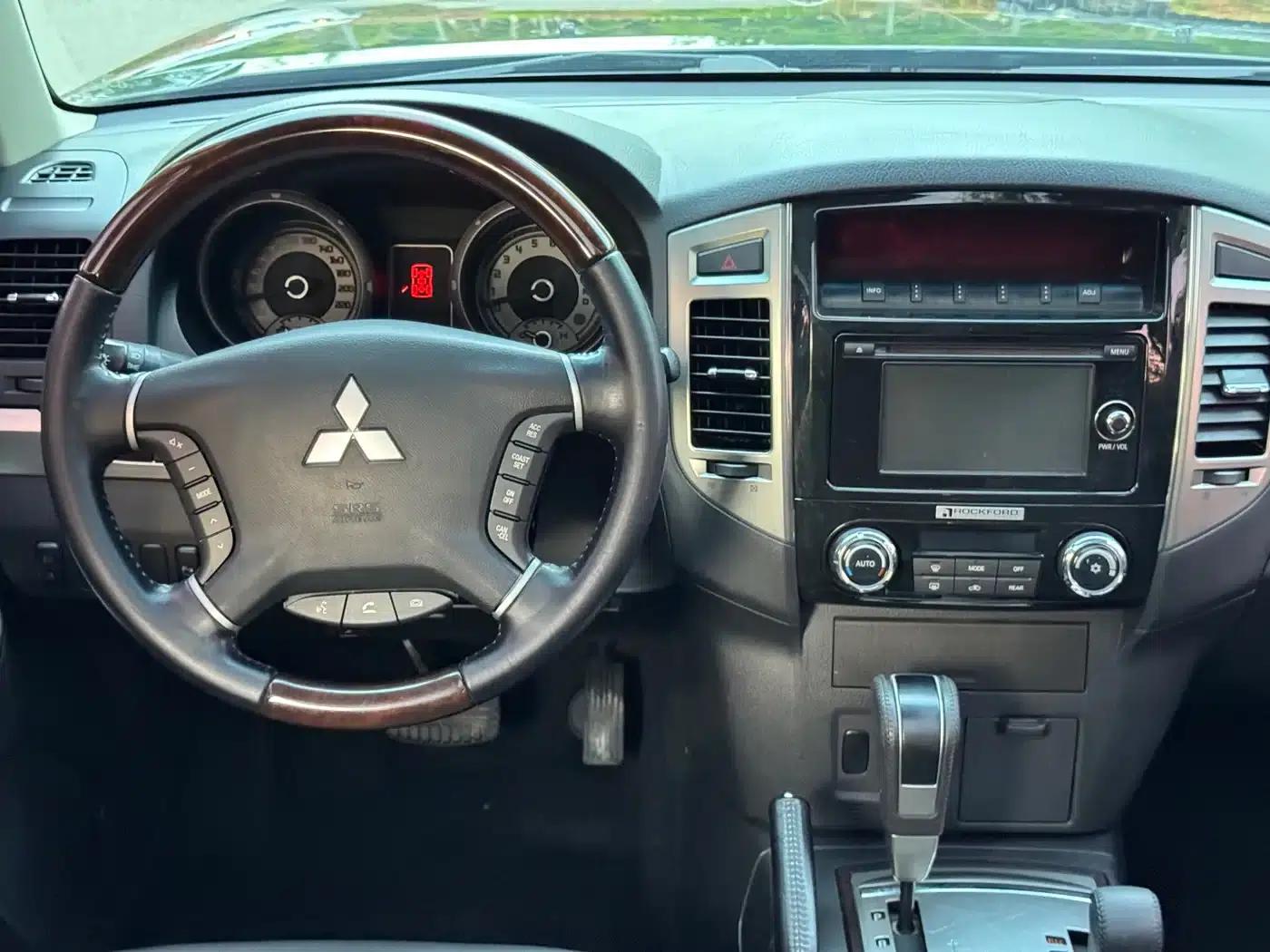 2018 Pajero (Imported) 3.0L Automatic Luxury Edition — миниатюра 8