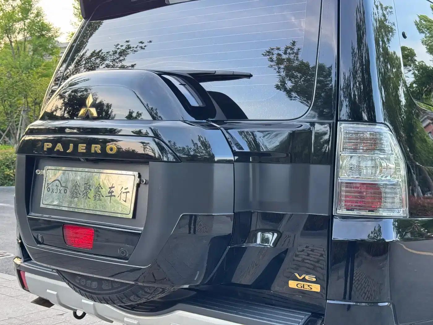 2018 Pajero (Imported) 3.0L Automatic Luxury Edition — миниатюра 10