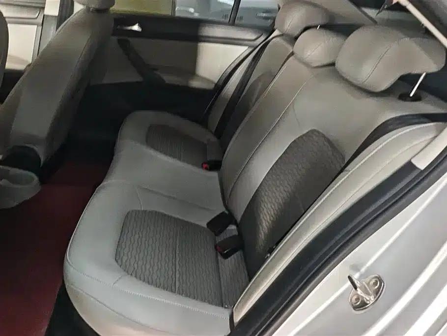 Rapid 2016 1.6L Automatic Comfort Edition — миниатюра 11