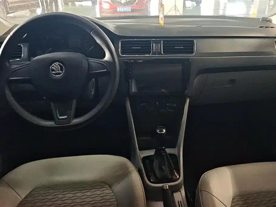 Rapid 2016 1.6L Automatic Comfort Edition — миниатюра 12