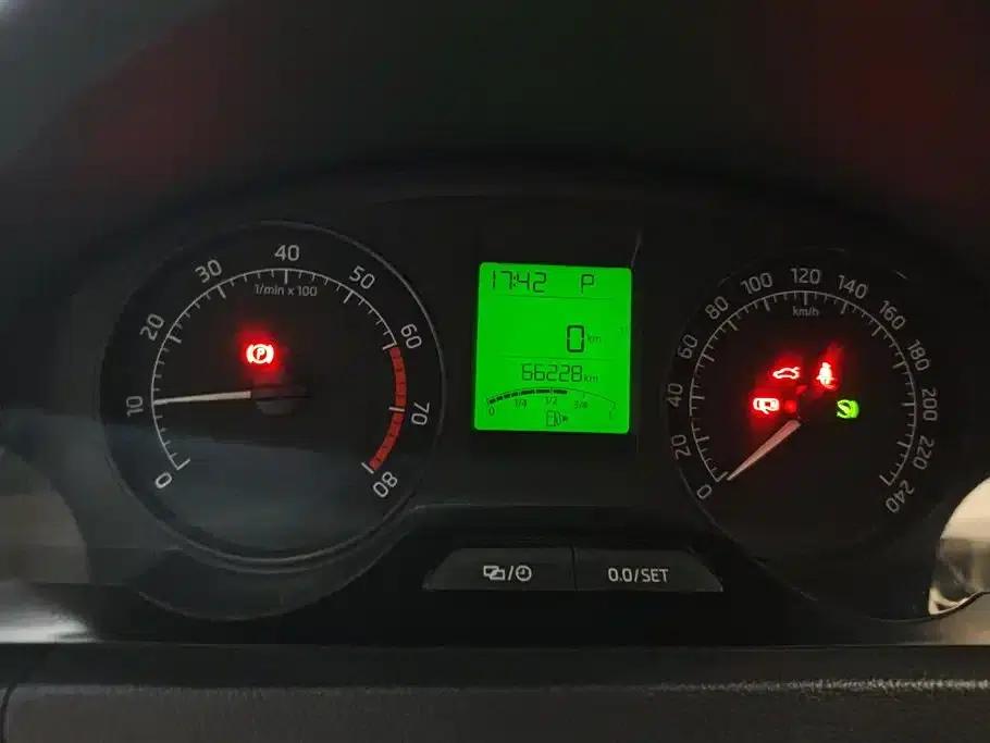 Rapid 2016 1.6L Automatic Comfort Edition — миниатюра 14