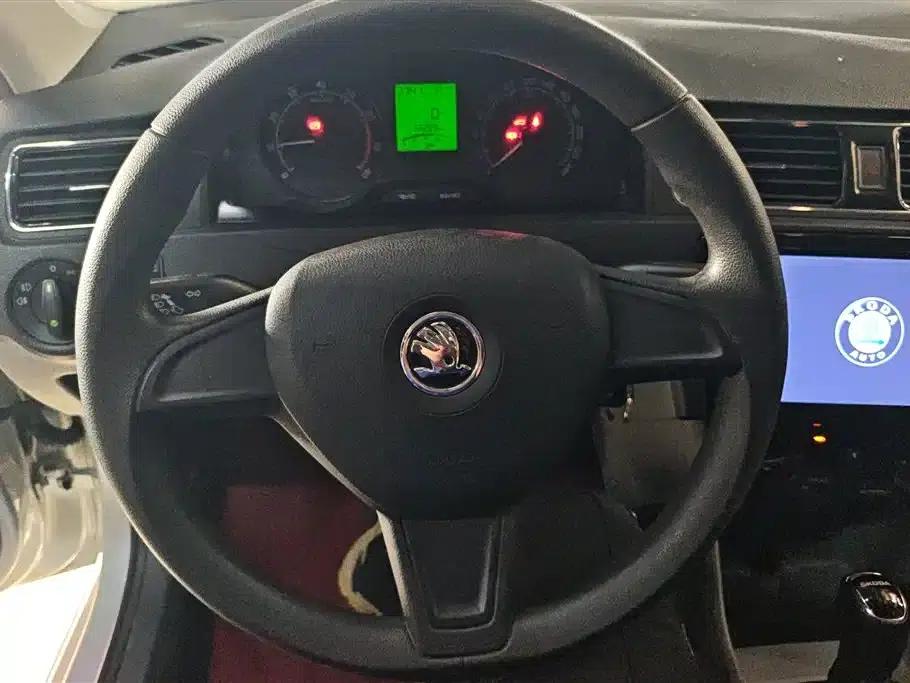 Rapid 2016 1.6L Automatic Comfort Edition — миниатюра 15