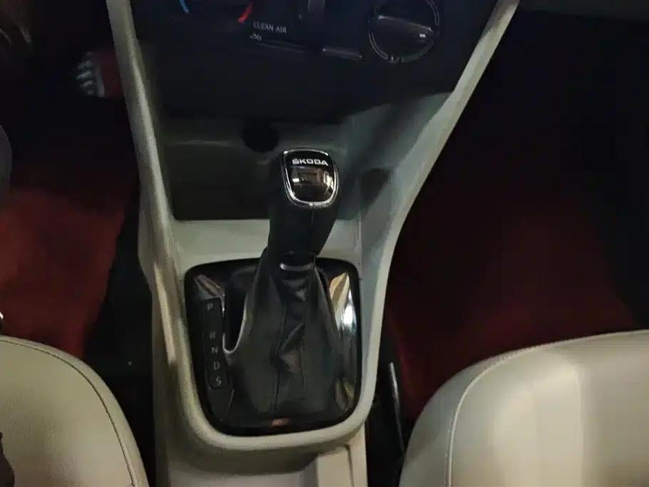 Rapid 2016 1.6L Automatic Comfort Edition — миниатюра 16