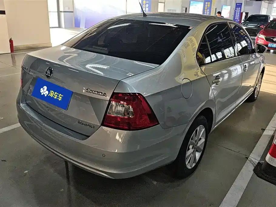 Rapid 2016 1.6L Automatic Comfort Edition — миниатюра 3