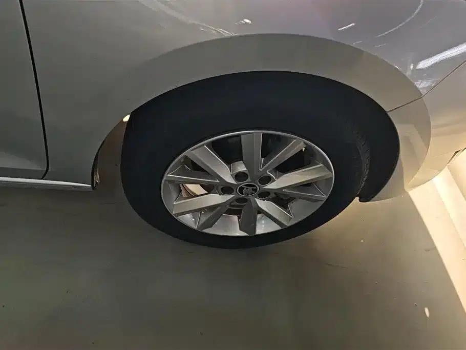 Rapid 2016 1.6L Automatic Comfort Edition — миниатюра 6