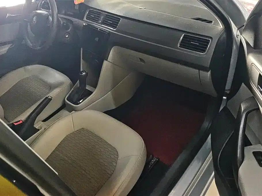Rapid 2016 1.6L Automatic Comfort Edition — миниатюра 8