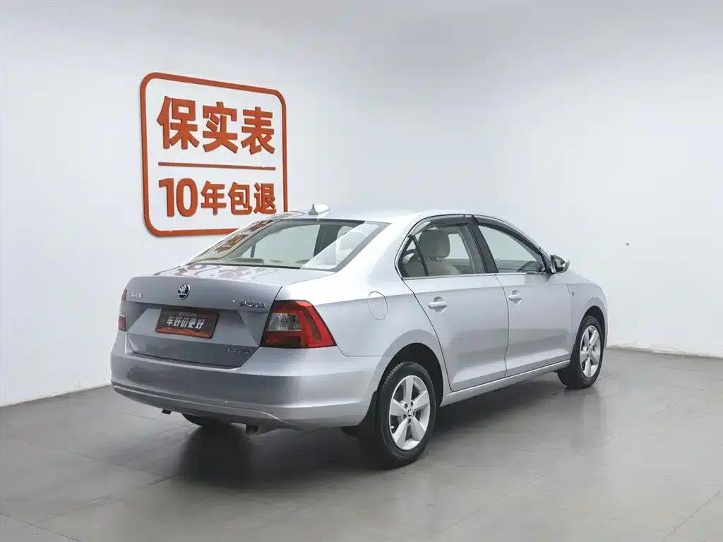 Rapid 2015 1.6L Manual Smart Selection Model — миниатюра 2