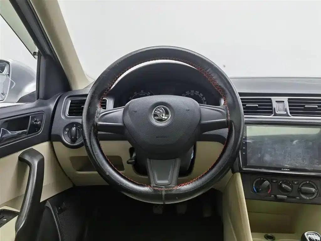 Rapid 2015 1.6L Manual Smart Selection Model — миниатюра 11