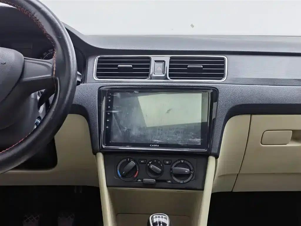 Rapid 2015 1.6L Manual Smart Selection Model — миниатюра 12