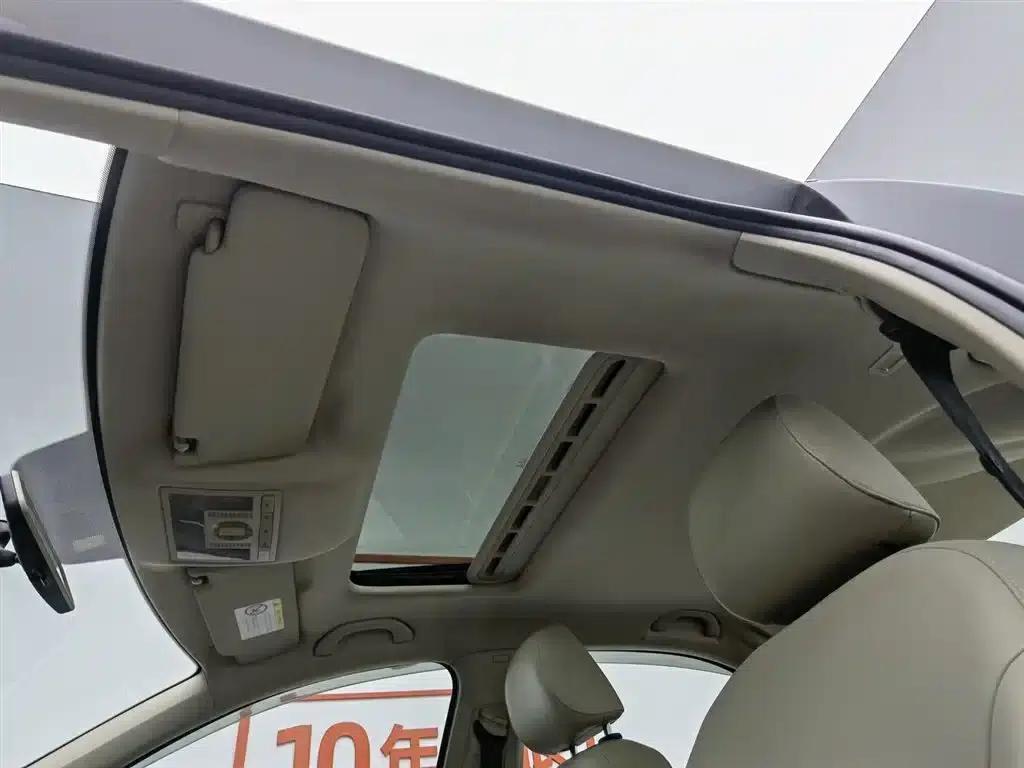 Rapid 2015 1.6L Manual Smart Selection Model — миниатюра 14